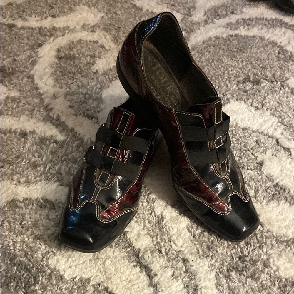 Un in Tour Ville shoe (minor flaws)